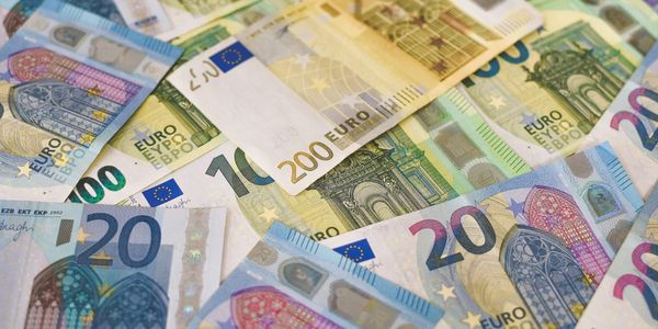 Евро перевалил за 103 сома, доллар стабилен – курсы валют в Бишкеке 2 июля изображение публикации