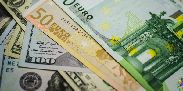 Доллар стабилен, евро прибавил в цене — курс валют в обменках Бишкека и комбанках КР изображение публикации