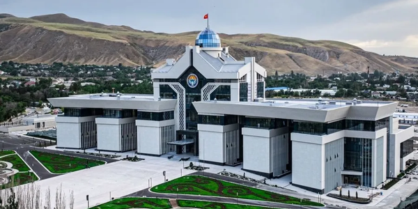 Отмена налога на авто, обнуление ставки на сельхозугодья, списание налоговых долгов – Жапаров подписал закон изображение публикации