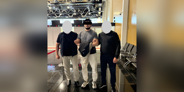 Мунарбек Сайпидинов доставлен в КР по делу о продаже госземель в Кара-Суу. Фото: МВД.