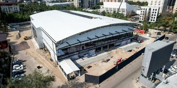 Мэр Джунушалиев проверил ход строительства малой арены им. Долона Омурзакова изображение публикации