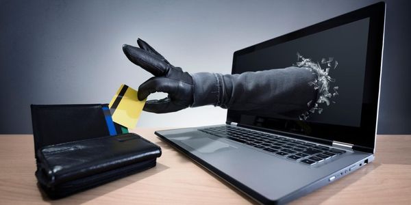 Минцифры обсудило с банками и сотовыми операторами борьбу с кибермошенничеством изображение публикации