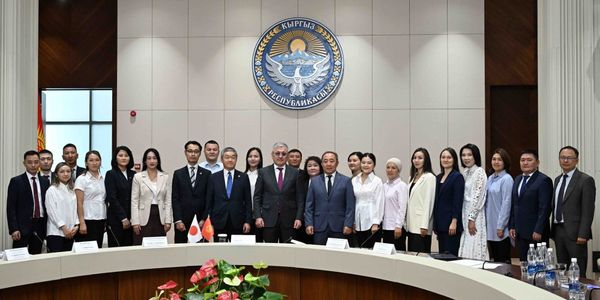 Касымалиев проводил группу кыргызстанцев на обучение в Японию по программе JDS изображение публикации