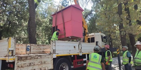 В Бишкеке демонтированы самовольно установленные заборы, контейнеры и торговые точки изображение публикации