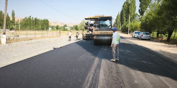 На трассе Озгон – Мырза-Аке – Кара-Кулжа начали укладку асфальта изображение публикации