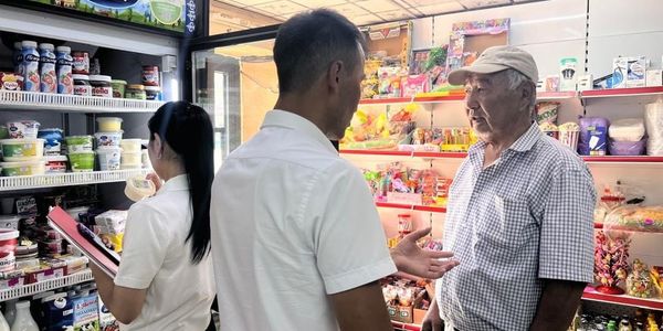 В Таласе нашли просроченные товары и нарушения в режиме работы магазинов изображение публикации