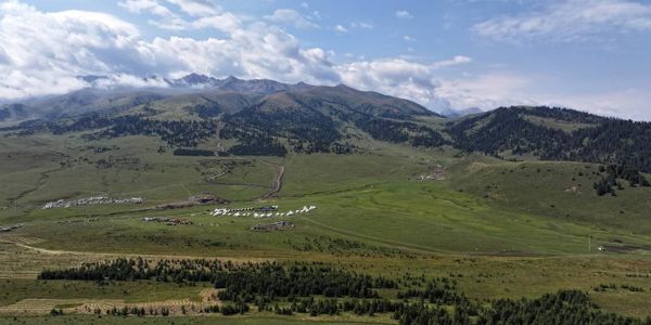 Садыр Жапаров дал старт строительству крупнейшего в регионе горнолыжного курорта «Ала-Тоо Резорт» изображение публикации