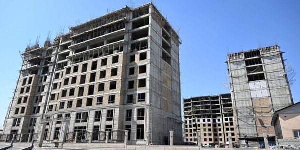 Строительство жилого комплекса Асман Резиденс-1 в Оше. Фото: president.kg.