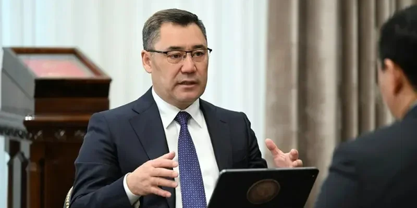 Садыр Жапаров объяснил ситуацию с переполненными школами и переходом на 12-летку изображение публикации