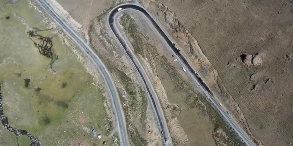 На перевале Отмок асфальтируют участок автодороги Суусамыр – Талас – Тараз изображение публикации