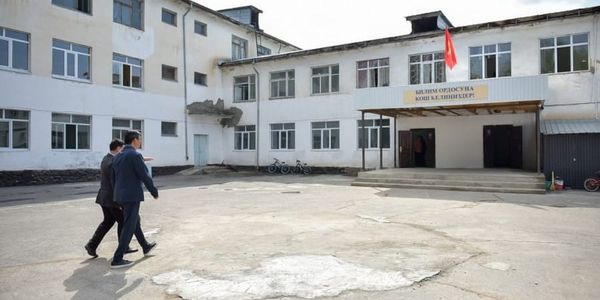 В Бишкеке после инспекции учебных заведений с участием мэра чиновники лишились должностей изображение публикации