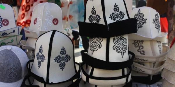 В 2024 году выпуск туристических товаров в КР снизился до 2.7 млрд сомов изображение публикации