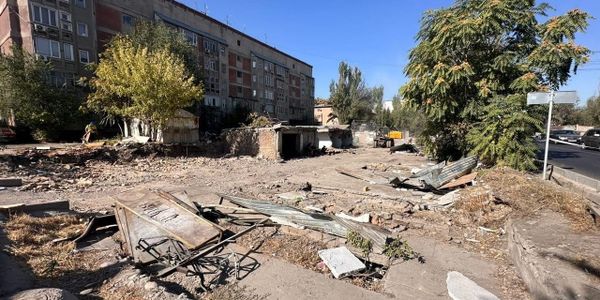 В Бишкеке демонтировали более 300 гаражей под дороги и скверы — фото, видео изображение публикации