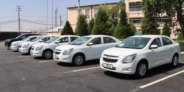 Министр энергетики передал новые автомобили энергетикам в Джалал-Абадской области изображение публикации