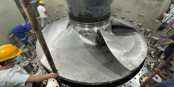 На Уч-Курганской ГЭС установили рабочее колесо второго гидроагрегата изображение публикации