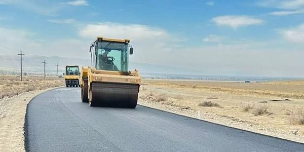 Асфальтирование дороги в селе Кара-Арча. Фото: Минтранс.