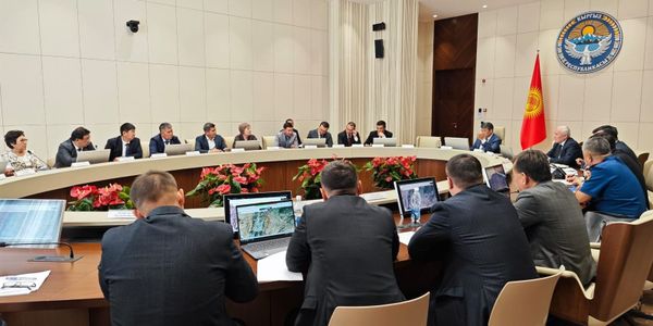 Кабмин обсудил проблемные аспекты строительства железной дороги «Китай – Кыргызстан – Узбекистан» изображение публикации