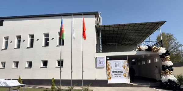 Бакыт Торобаев посетил новую швейную фабрику KG TEX в Чуйской области изображение публикации