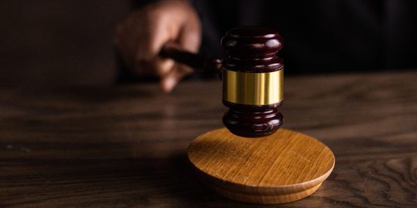 В КР расширили порядок отчуждения в госсобственность имущества, изъятого у коррупционеров и ОПГ изображение публикации