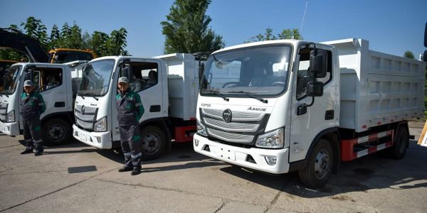 Передача спецтехники «Бишкекзеленстрою». Фото: мэрия Бишкека.