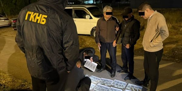 В Бишкеке с поличным при получении взятки в $7 тысяч задержан адвокат изображение публикации