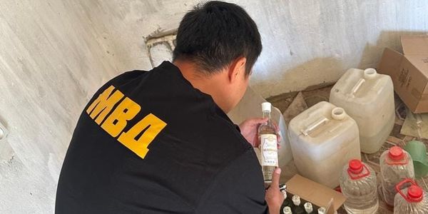 МВД пресекло деятельность подпольных цехов по производству алкоголя — изъято 10 тонн изображение публикации