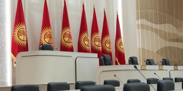 Жогорку Кенеш проголосовал за самороспуск.