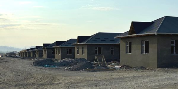 В Баткене продолжается строительство нового села Жаны-Достук (ФОТО) изображение публикации