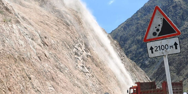 В Боомском ущелье ограничат движение из-за спуска камней