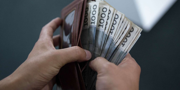 Кабмин Кыргызстана обновил условия оплаты труда в сфере культуры, спорта и СМИ.