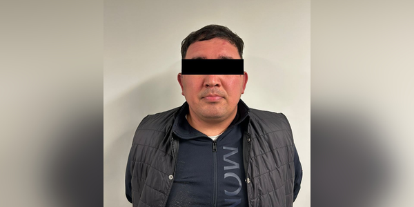 ГКНБ Кыргызстана задержал уроженца Ошской области, подозреваемого в вымогательстве 2 млн рублей в Дубае.