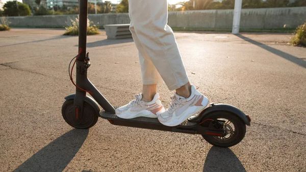 Власти Бишкека предлагают изымать самокаты, оставленные вне спецпарковок более чем на три часа изображение публикации