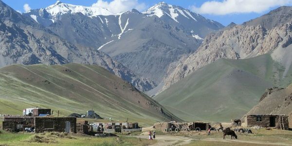 Садыр Жапаров подписал закон о введении пособия «Бала Береке» с 2026 года изображение публикации