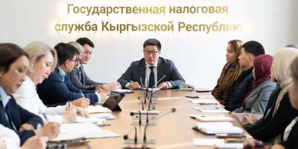 Заместитель председателя ГНС Кубанычбек Ысабеков провел встречу с экспортерами и реэкспортерами по вопросам внешнеэкономической деятельности