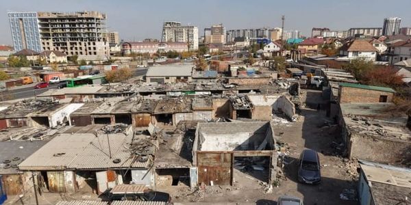 В Бишкеке начался снос более 1000 гаражей на муниципальной земле для строительства детских садов и нового сквера.