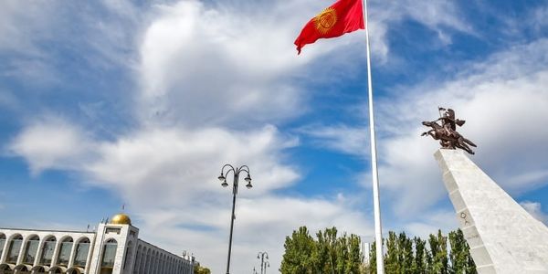 Интернет-провайдеров обязали убрать кабели с фасадов зданий в Бишкеке изображение публикации