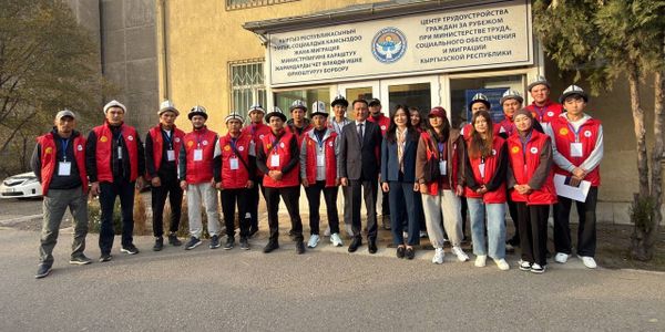 Очередная группа кыргызстанцев отправилась в Корею по системе EPS изображение публикации