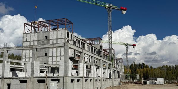 Строительство пятизвездочного отеля на побережье Иссык-Куля при участии азербайджанских инвесторов. Фото: НАИ.