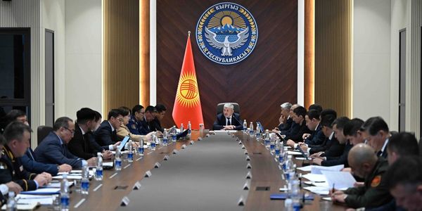 Адылбек Касымалиев провел заседание штаба по подготовке к выборам депутатов Жогорку Кенеша