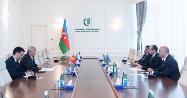 Встреча посла КР с министром сельского хозяйства Азербайджана. Фото: МИД.