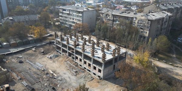 Строительство нового здания Станции юных техников в Бишкеке на ул. Льва Толстого, 144.