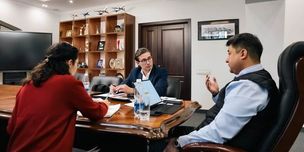 Манасбек Самидинов, глава «Аэропортов Кыргызстана», дает интервью журналу Time о модернизации и развитии авиации в Кыргызстане.