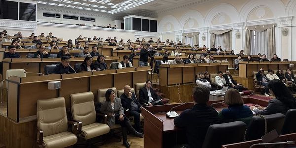 В Минэкономе прошла встреча Центра «Кыргыз Экспорт» со швейными предприятиями по вопросам экспорта через Wildberries.