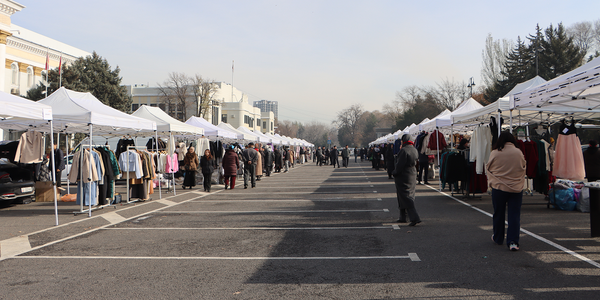 В Бишкеке проходит ярмарка отечественной швейной продукции изображение публикации