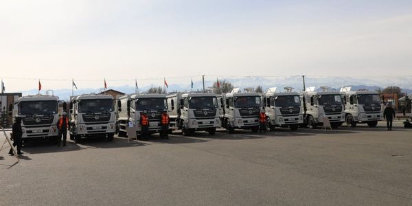 Ташиев передал Балыкчы 36 единиц коммунальной техники на 100 млн сомов изображение публикации