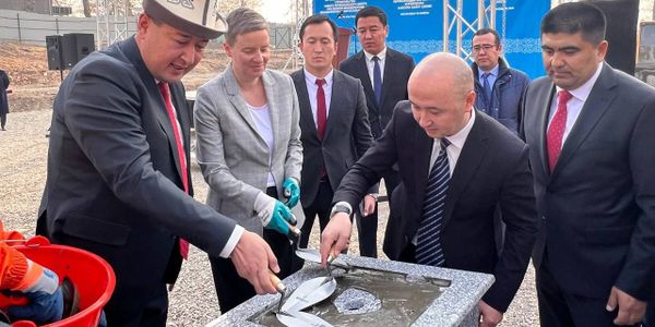 Начало строительства перинатального центра в Оше, закладка капсулы времени 20 ноября.