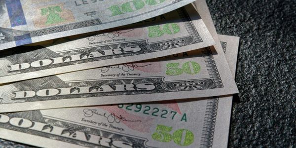 НБ КР вышел на рынок с крупнейшей интервенцией — продал почти $174 млн