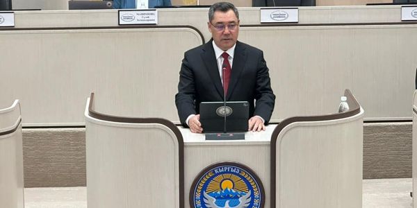 Садыр Жапаров в ЖК: Кыргызстан готов погасить внешний долг за один день