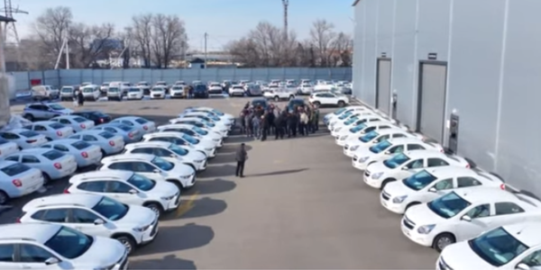 Департаменту транспорта КР  передали 30 новых служебных автомобилей изображение публикации