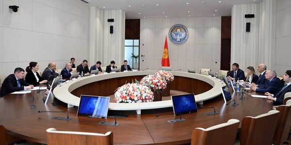 Встреча Алмамбета Шыкмаматова с руководством SICPA SA в офисе ГНС КР.
